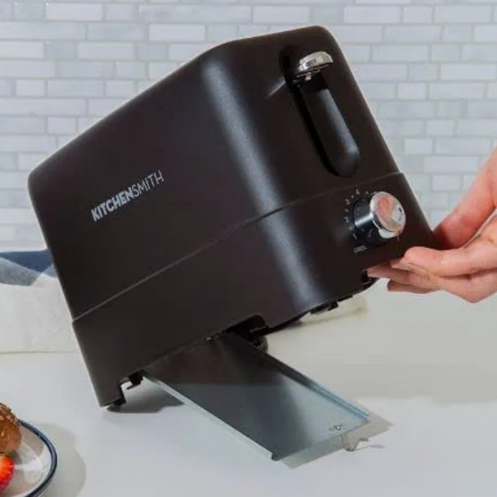 Sleek Black Kitchen Toaster with Modern Design - Picture 4 of 8